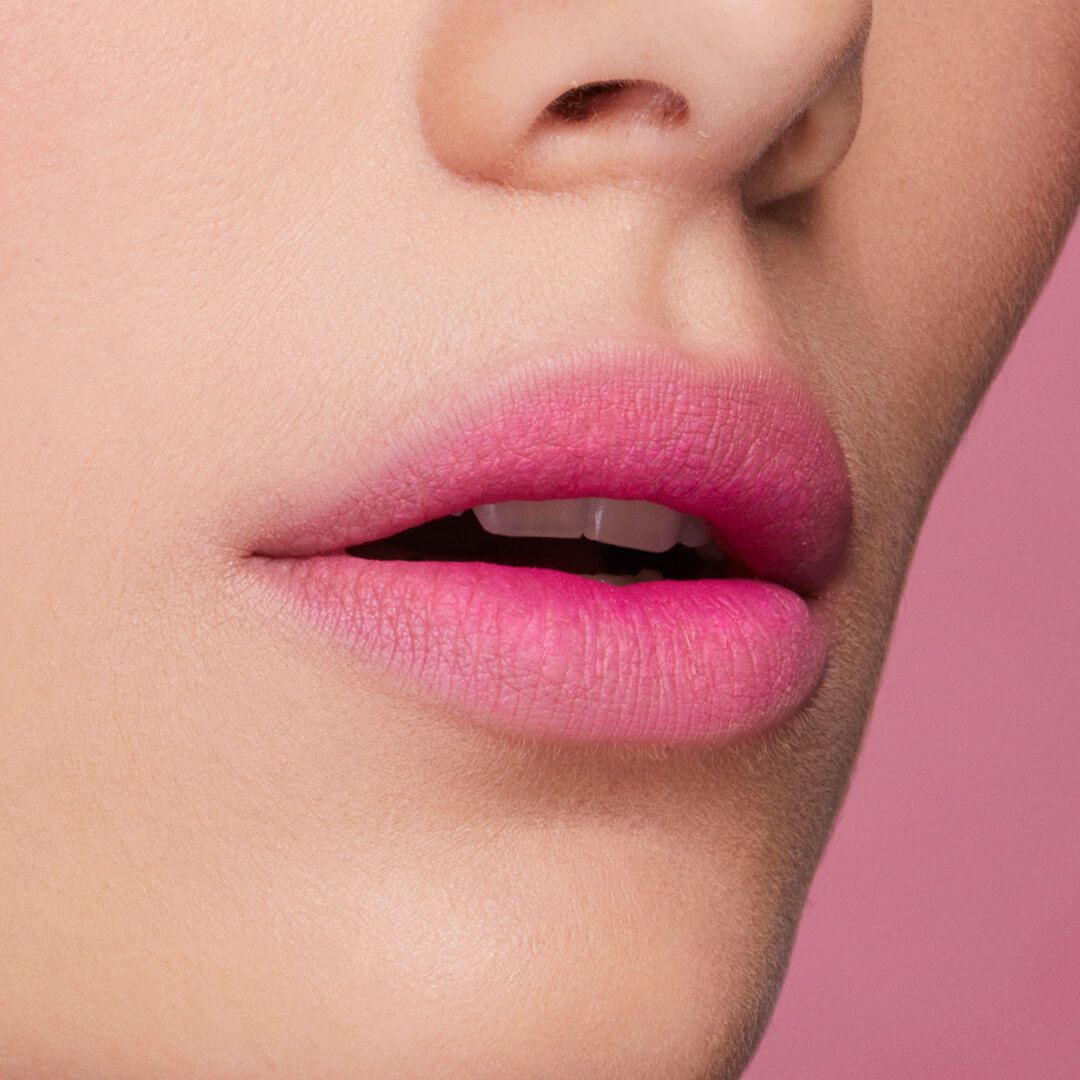 ETHERISCH LIPPEN OM IN TE BIJTEN